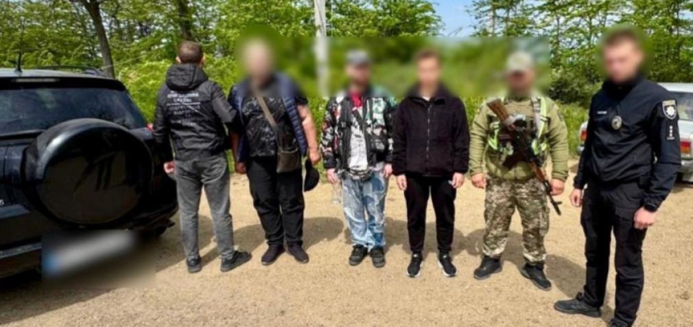 «Квиток» до Молдови за 11 тис. доларів: на Одещині затримали перевізника та групу втікачів