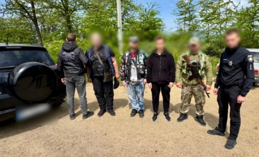 «Квиток» до Молдови за 11 тис. доларів: на Одещині затримали перевізника та групу втікачів