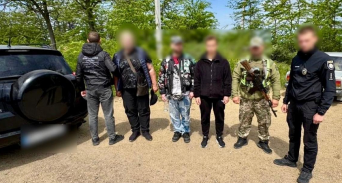 «Квиток» до Молдови за 11 тис. доларів: на Одещині затримали перевізника та групу втікачів