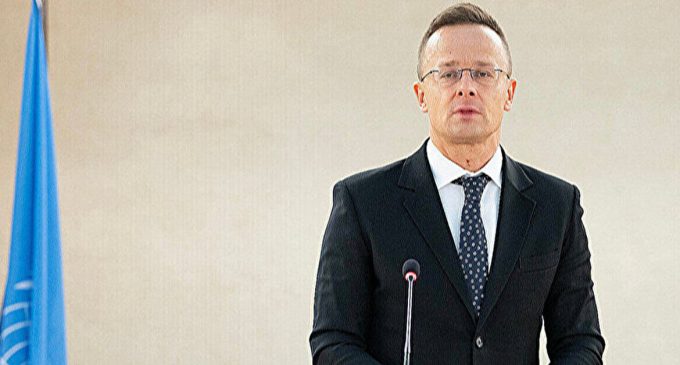 Сійярто обурився через питання Сікорського про шпигунів в Україні: деталі скандалу