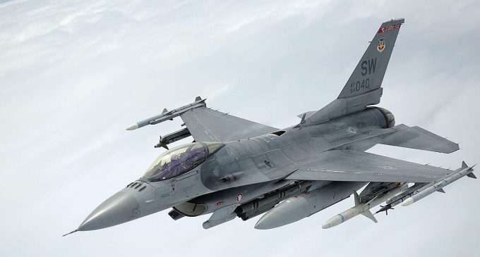 Україна та Чехія домовилися про навчання українських пілотів на F-16 та F-39