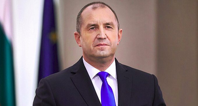 Президент Болгарії назвав спроби України перемогти Росію “приреченими”