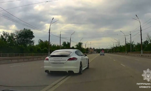 Водія Porsche, який порушив ПДР у Кривому Розі, розшукали через соцмережі: подробиці