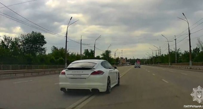 Водія Porsche, який порушив ПДР у Кривому Розі, розшукали через соцмережі: подробиці