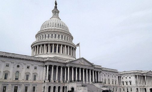 США можуть запровадити 500% мита для покупців російської нафти – сенатор