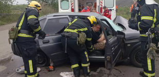 Криворізький район: в ДТП постраждали троє чоловіків, двох деблокували рятувальники