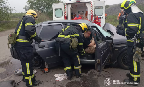 Криворізький район: в ДТП постраждали троє чоловіків, двох деблокували рятувальники
