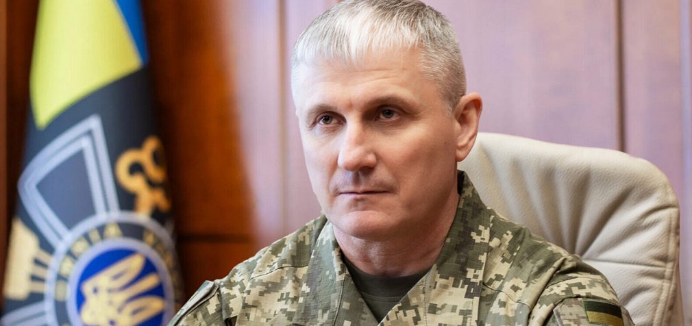Зовнішня розвідка: Китай постачає спецхімію, порох і верстати на військові заводи РФ