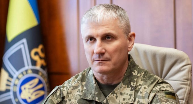 Зовнішня розвідка: Китай постачає спецхімію, порох і верстати на військові заводи РФ