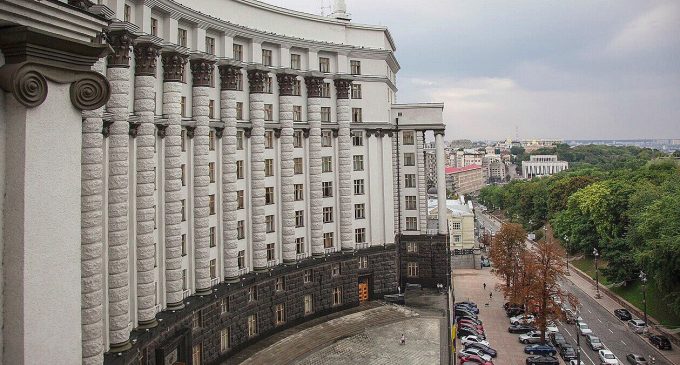В Україні збільшать базову соцдопомогу: кому і скільки платитимуть