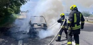 У Дніпровському районі вогнеборці загасили палаючий автомобіль