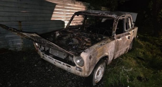 Поліцейські Кривого Рогу затримали підозрюваного у підпалі автомобіля