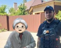 У Запоріжжі патрульні допомогли літній жінці знайти шлях додому