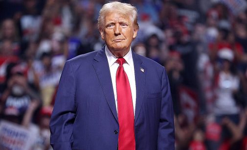 Трамп пригрозив Apple митами у 25% через виробництво iPhone за кордоном