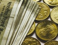 Індійська рупія знецінилася через загострення конфлікту з Пакистаном
