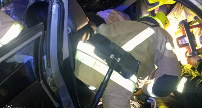 У Кривому Розі сталася ДТП: травмовано 6 осіб, двох людей затисло в салоні легковика