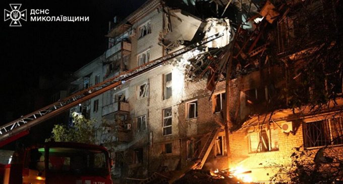 Через удар РФ зруйновано п’ятиповерхівку в Миколаєві, загинув чоловік