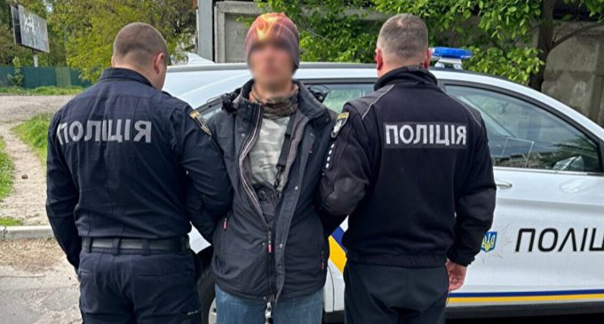 У Чернігові затримали чоловіка, який погрожував ножем співробітникам ТЦК