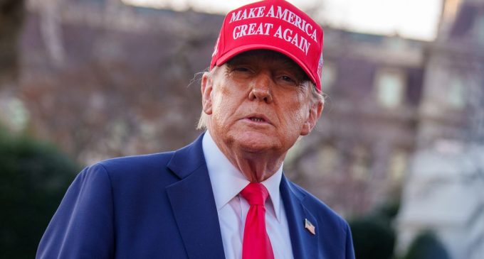 Трамп відмовився назвати Путіна перешкодою для миру і згадав “важку зустріч” із Зеленським