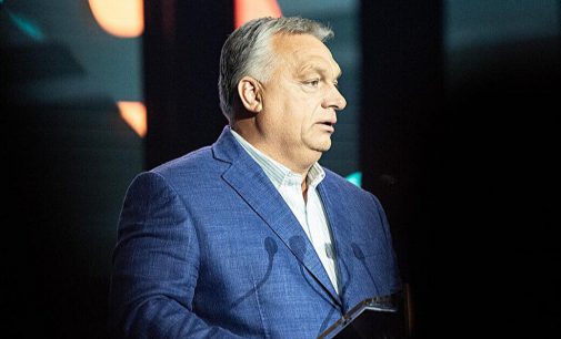 Опозиція впевнено випереджає партію Орбана за рік до виборів – опитування