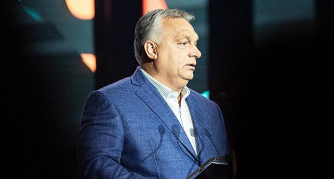 Опозиція впевнено випереджає партію Орбана за рік до виборів – опитування