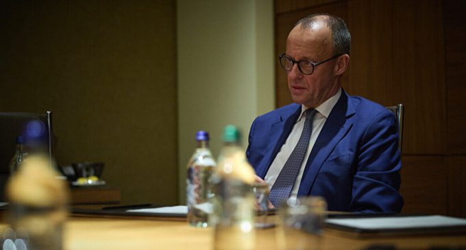 Мерц у Києві може пообіцяти Зеленському нові постачання зброї – посол