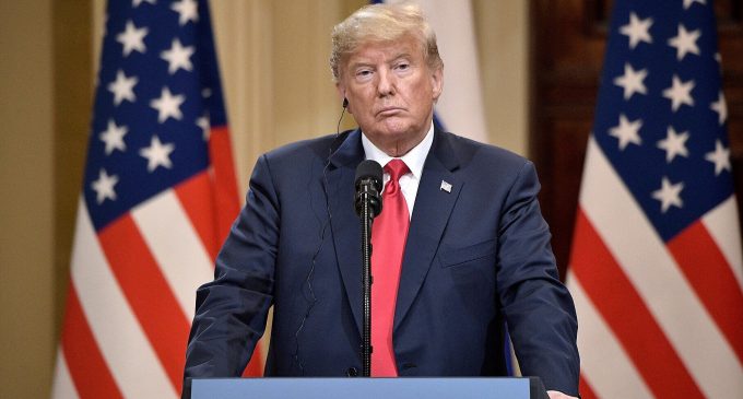 Трампа погрожує ЄС 50% митами: FT дізналося, які ключові галузі постраждають найбільше