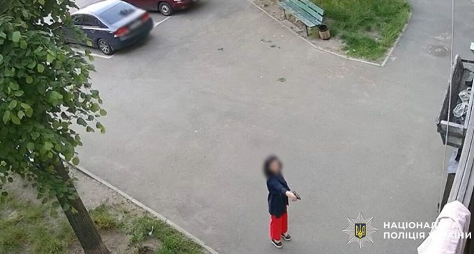 У Києві жінка влаштувала стрілянину: поліція встановлює обставини