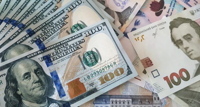 Українці скоротили вклади в гривні та збільшили у валюті – дані НБУ