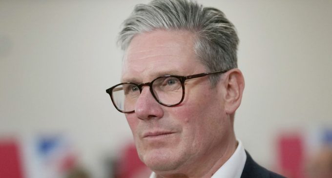 “Тягне час”: Стармер відреагував на відмову Путіна зустрітися з Зеленським