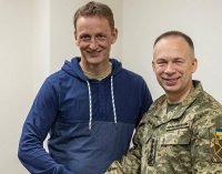 Сирський нагородив головнокомандувача ЗС Норвегії Крістофферсена “Хрестом заслуги”