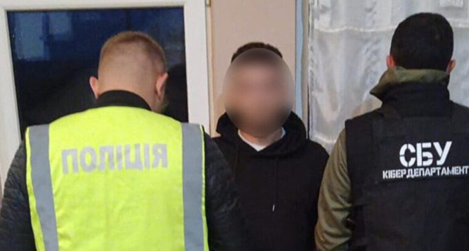 Викрито співробітників податкової, які торгували даними з держреєстрів