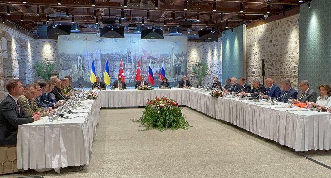 Українські представники ведуть перемовини із росіянами через перекладача – джерело