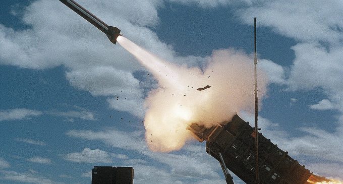 У ЄС шукають спосіб, як забезпечити Україну американською зброєю – Bloomberg