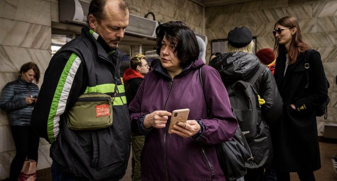 Ворог запустив по Україні кілька груп “Шахедів”: де загроза ударів