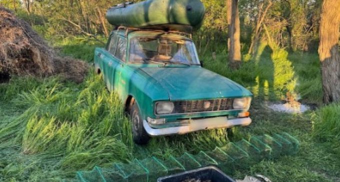 Незаконно виловив раків та риби майже на мільйон гривень під час нерестової заборони: поліцейські водної поліції Дніпра викрили порушника