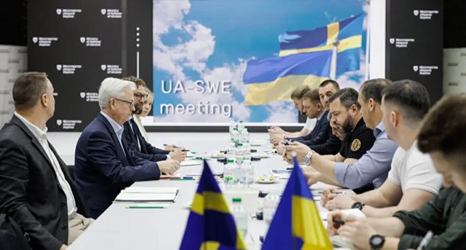 Україна і Швеція обговорили модернізацію авіації: що відомо