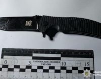 Поліцейські Тернівки затримали підозрюваного у нанесенні тяжких тілесних ушкоджень 26-річному чоловіку