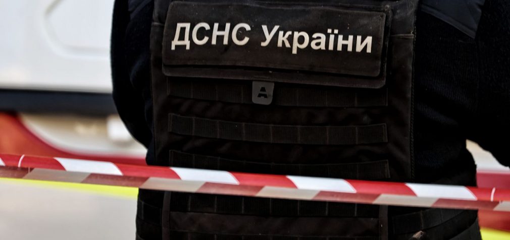 РФ вдарила касетними боєприпасами по селу на Сумщині: відео наслідків