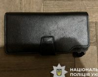 У Кам’янському поліцейські затримали раніше судимого чоловіка, який пограбував літню жінку
