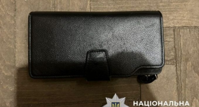 У Кам’янському поліцейські затримали раніше судимого чоловіка, який пограбував літню жінку
