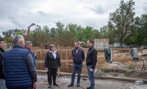 У Камʼянському продовжують покращувати стан укриттів у навчальних закладах