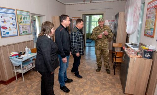 Міський голова Камʼянського Андрій Білоусов відвідав навчальний заклад, де впроваджується оновлена програма предмета «Захист України»