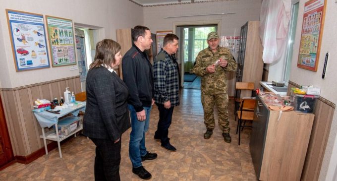 Міський голова Камʼянського Андрій Білоусов відвідав навчальний заклад, де впроваджується оновлена програма предмета «Захист України»
