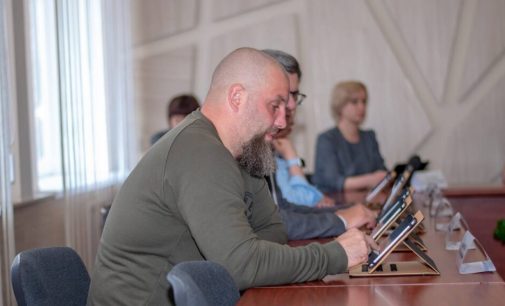 У Камʼянському провели чергове засідання виконкому: вирішували 45 питань
