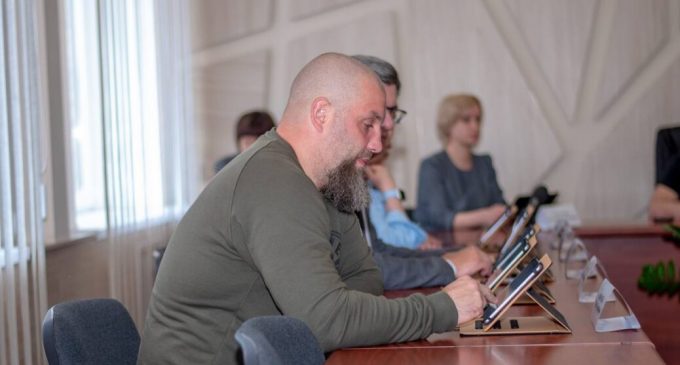 У Камʼянському провели чергове засідання виконкому: вирішували 45 питань