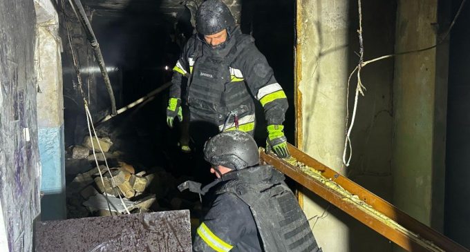 “У мене син горить там”. Поліція показала перші хвилини після удару РФ по Запоріжжю