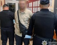 Працівники кримінальної поліції затримали 43-річного підозрюваного у пограбуванні жінки у місті Дніпро