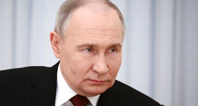Путін відкинув перемир’я з 12 травня: запропонував дату і місце переговорів з Україною