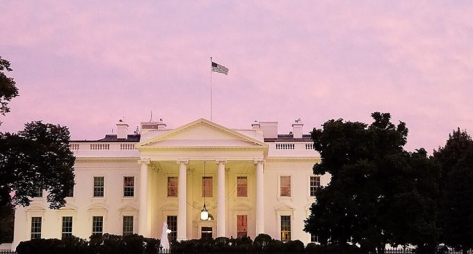 Білий дім використовує угоду з Україною для зміцнення впливу США у світі – Bloomberg